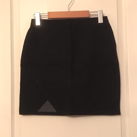 Brand new A&F mini skirt - Picture 2 of 4